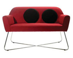 Original sillón de espera con estructura metálica y tapizado en tela